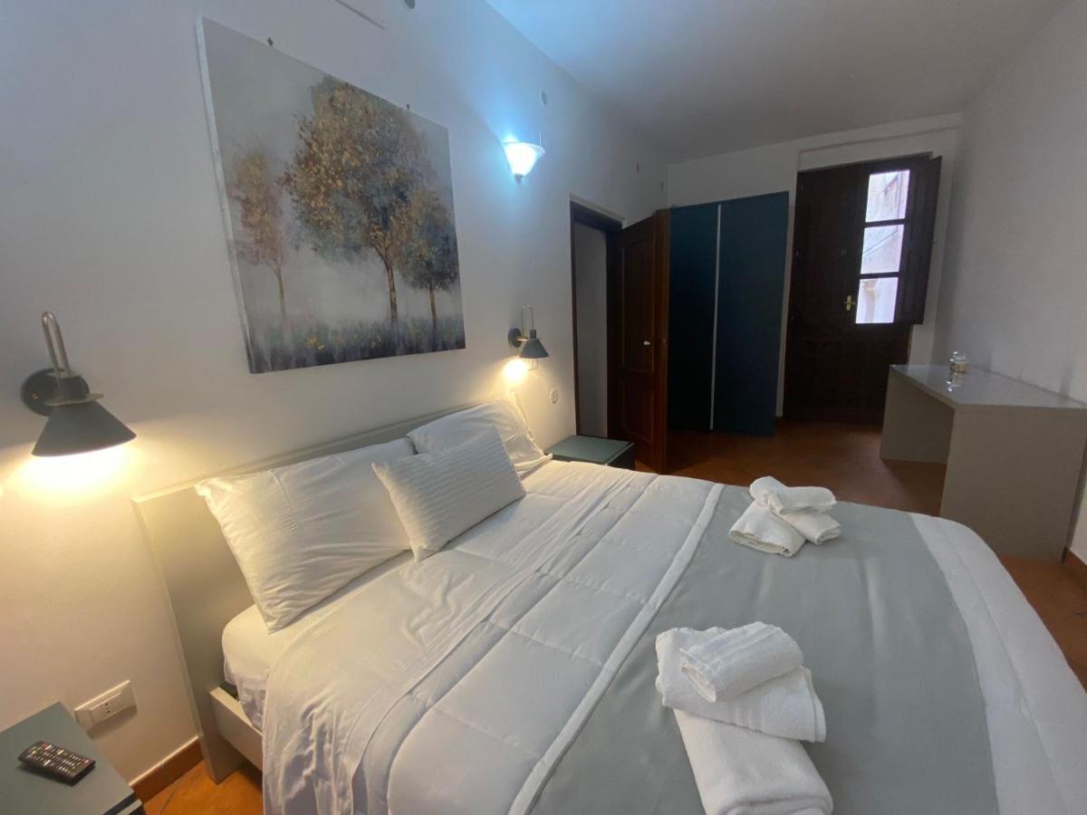 Corte Roma 148 * Syracuse